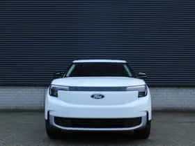 Ford Explorer (2025) thumbnail 3