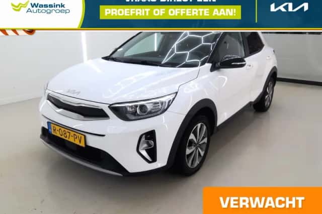 Kia Stonic (2022) thumbnail 1