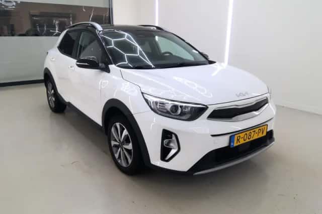 Kia Stonic (2022) thumbnail 2