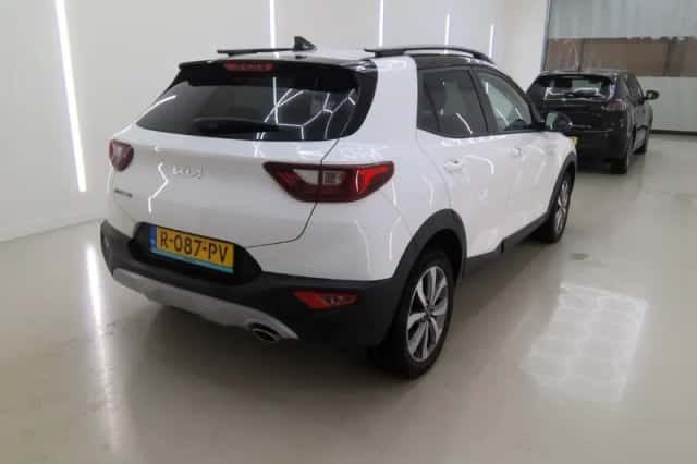 Kia Stonic (2022) thumbnail 3