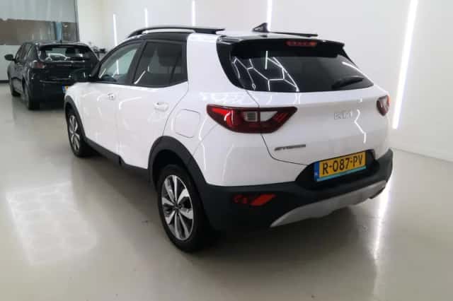 Kia Stonic (2022) thumbnail 4