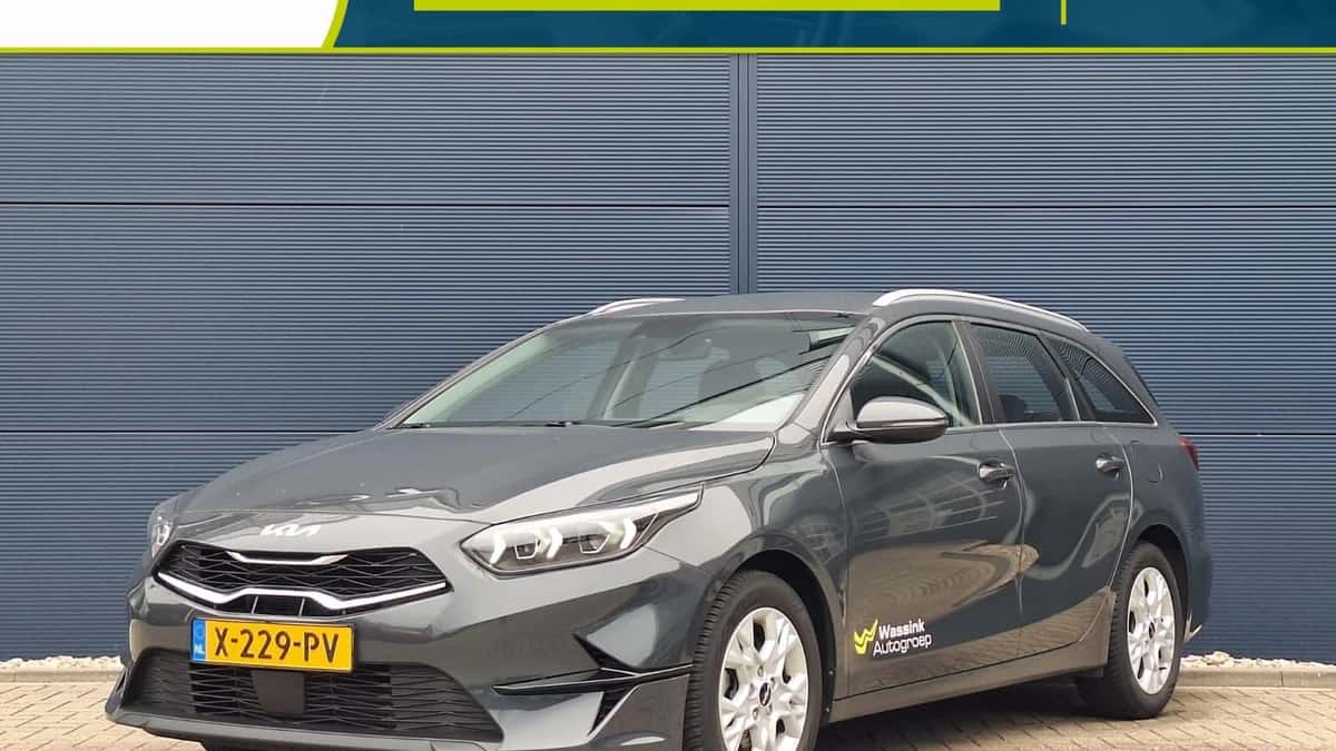 Kia Ceed Sportswagon (2024) — foto 1