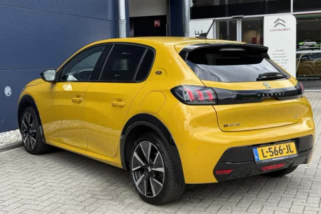 Peugeot e-208 (2021) thumbnail 4