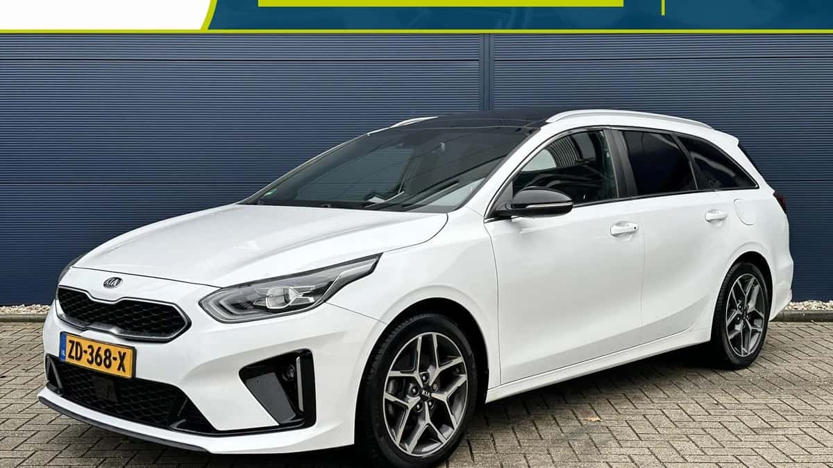 Kia Ceed Sportswagon (2019) — foto 1