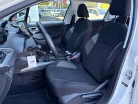 Peugeot 2008 (2019) thumbnail 14