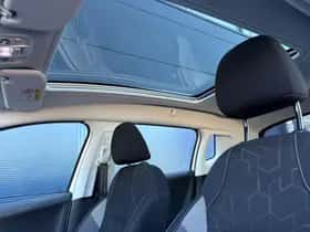 Peugeot 2008 (2019) thumbnail 9