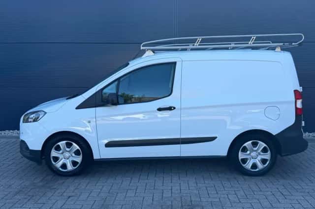 Ford Transit Courier (2021) thumbnail 3