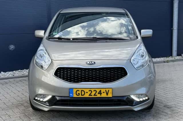 Kia Venga (2015) thumbnail 2