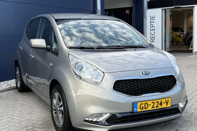 Kia Venga (2015) thumbnail 3