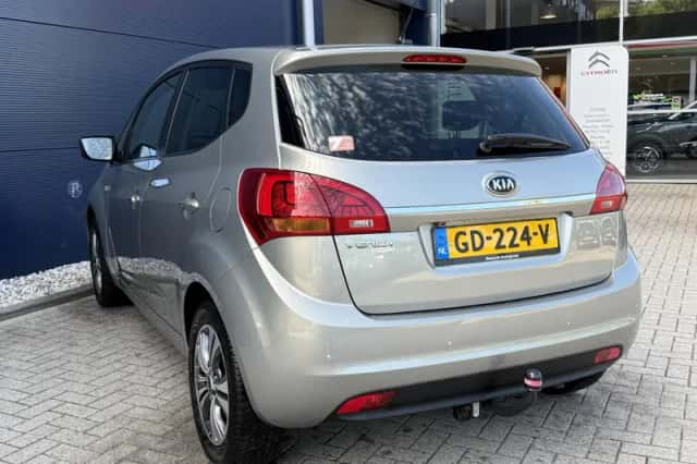Kia Venga (2015) thumbnail 4