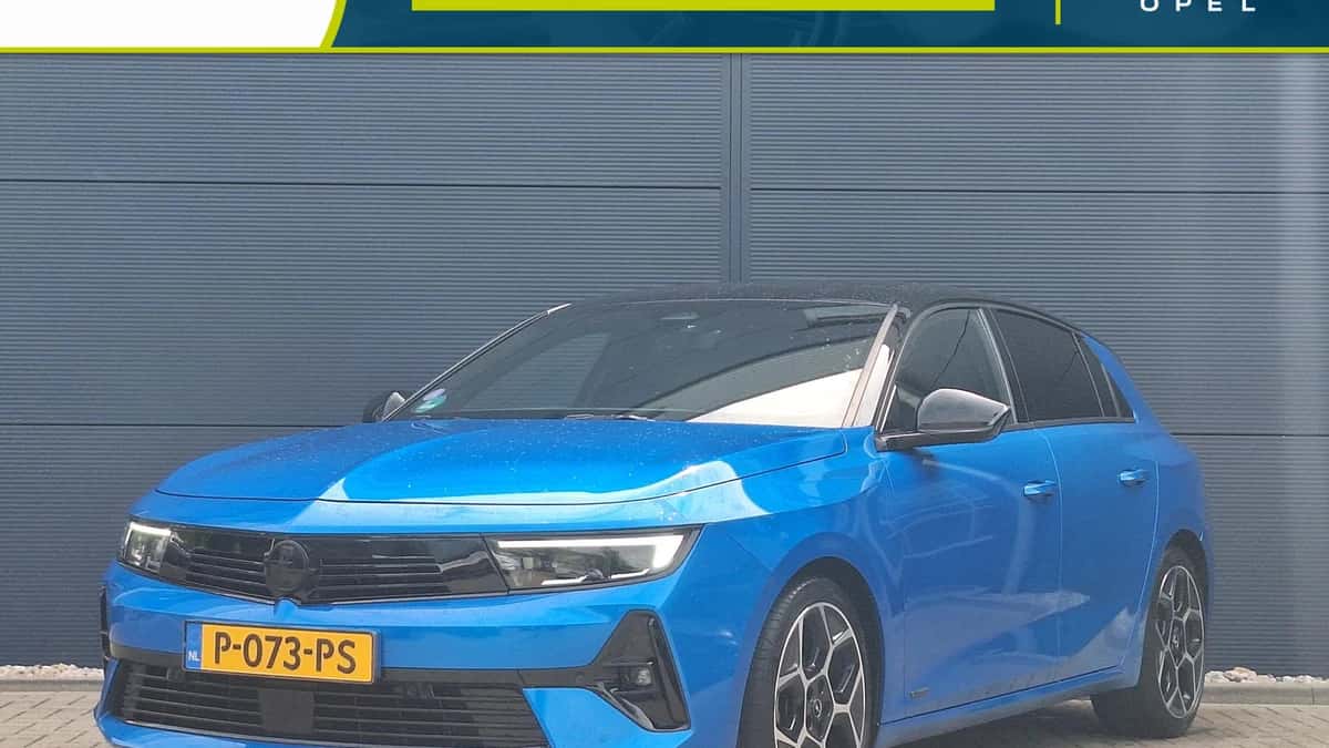 Opel Astra (2022) — foto 1