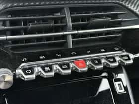 Peugeot 2008 (2023) thumbnail 17