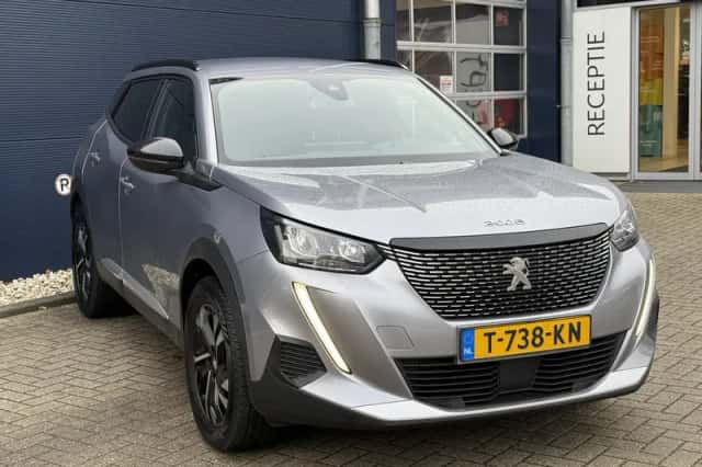 Peugeot 2008 (2023) thumbnail 4