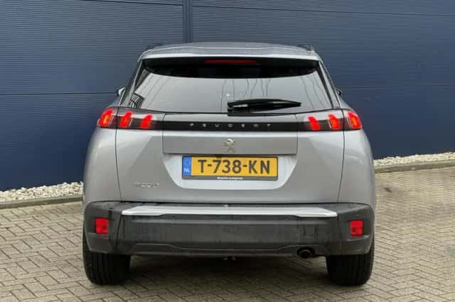 Peugeot 2008 (2023) thumbnail 6