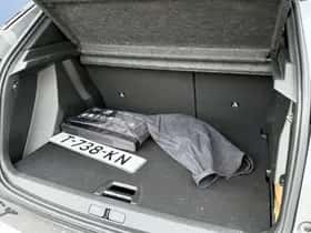 Peugeot 2008 (2023) thumbnail 6