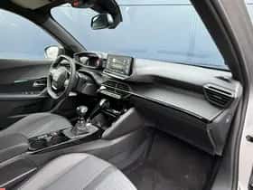 Peugeot 2008 (2023) thumbnail 9