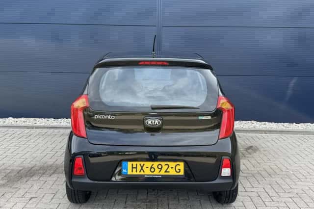 Kia Picanto (2016) thumbnail 6
