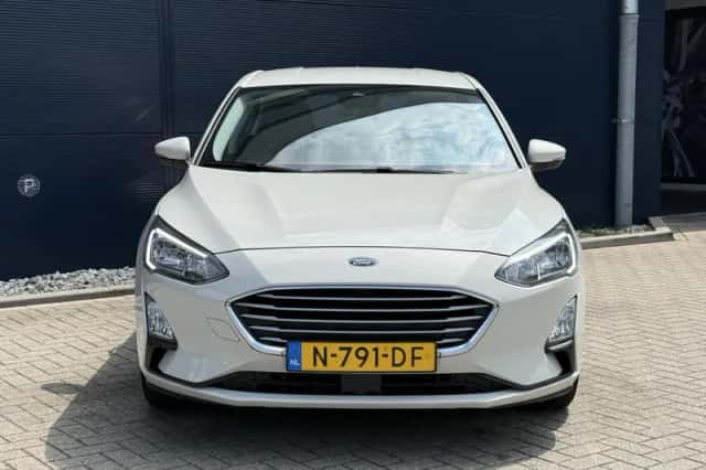 Ford Focus (2021) thumbnail 2