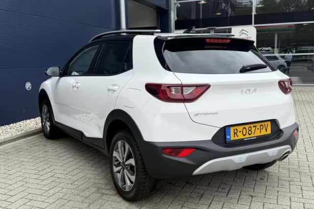 Kia Stonic (2022) thumbnail 4
