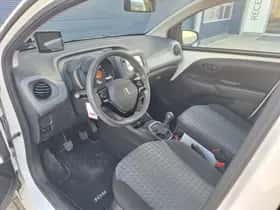 Peugeot 108 (2021) thumbnail 2
