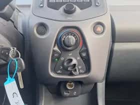 Peugeot 108 (2021) thumbnail 15