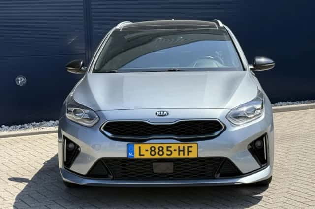Kia Ceed Sportswagon (2021) thumbnail 2