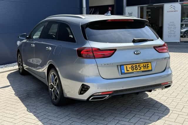 Kia Ceed Sportswagon (2021) thumbnail 4