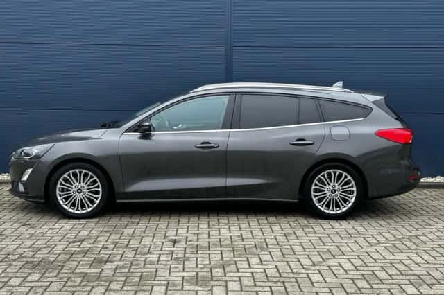 Ford Focus (2019) thumbnail 2