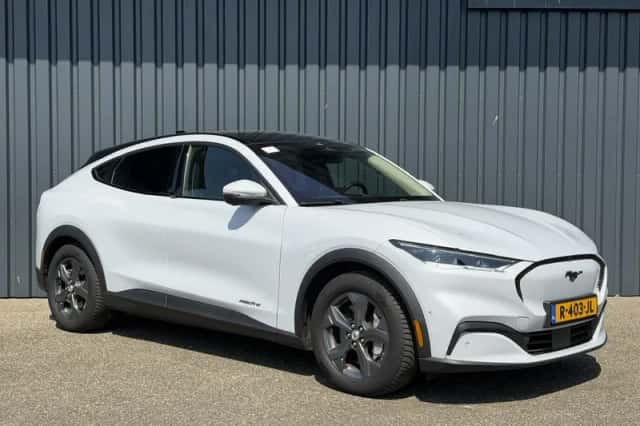 Ford Mustang Mach-E (2022) thumbnail 2