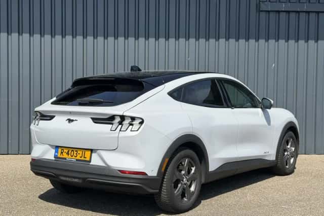 Ford Mustang Mach-E (2022) thumbnail 4