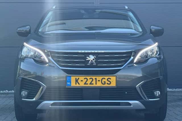 Peugeot 5008 (2021) thumbnail 2