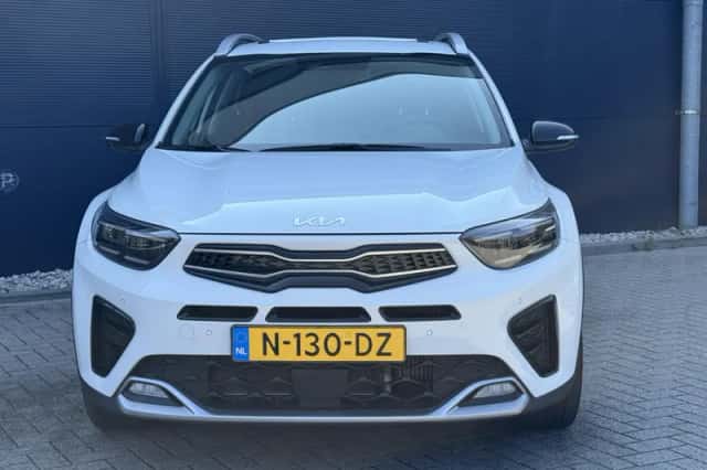Kia Stonic (2021) thumbnail 2