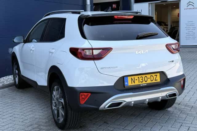 Kia Stonic (2021) thumbnail 4