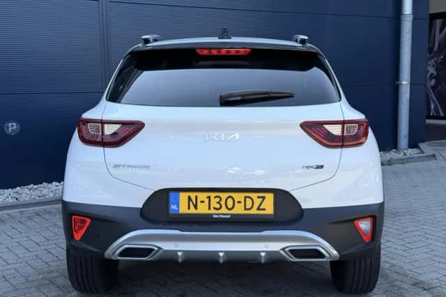 Kia Stonic (2021) thumbnail 5