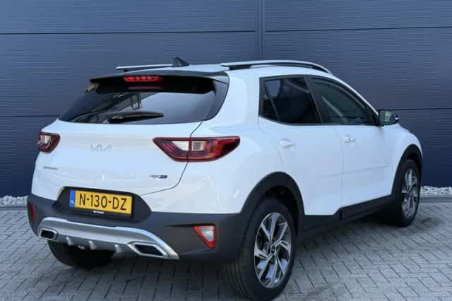 Kia Stonic (2021) thumbnail 6