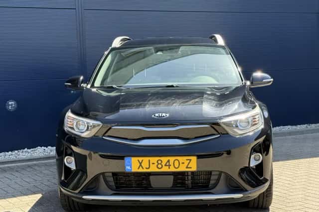 Kia Stonic (2019) thumbnail 2
