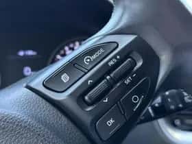 Kia Stonic (2019) thumbnail 17
