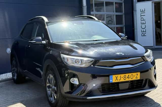 Kia Stonic (2019) thumbnail 3