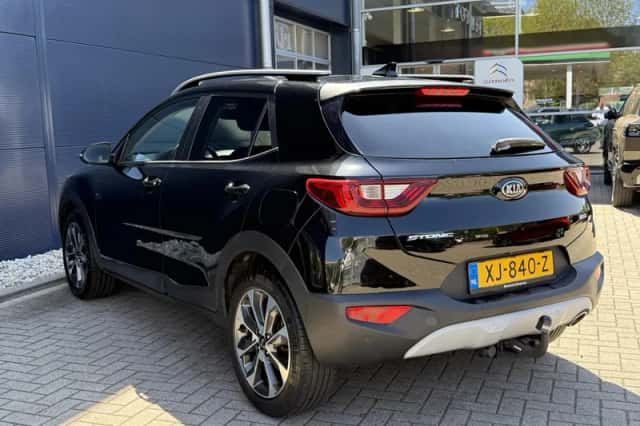 Kia Stonic (2019) thumbnail 4