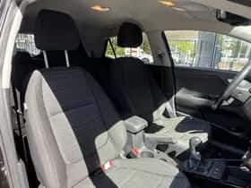 Kia Stonic (2019) thumbnail 8