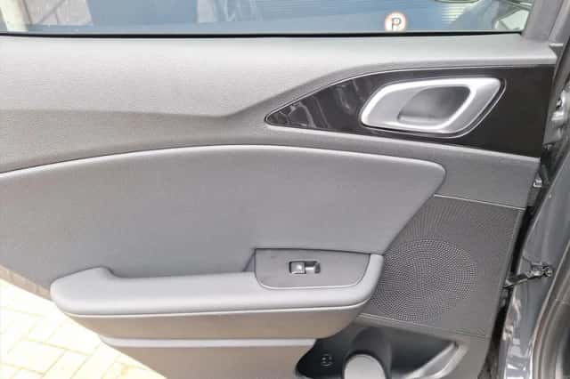 Kia XCeed (2025) thumbnail 6