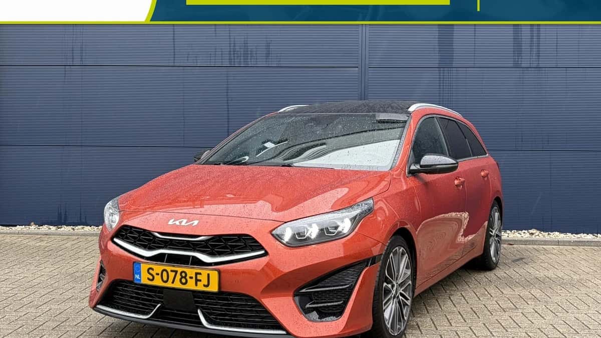 Kia Ceed Sportswagon (2023) — foto 1