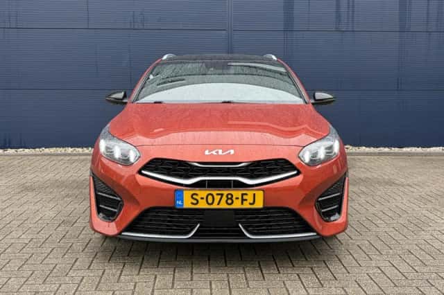 Kia Ceed Sportswagon (2023) thumbnail 2