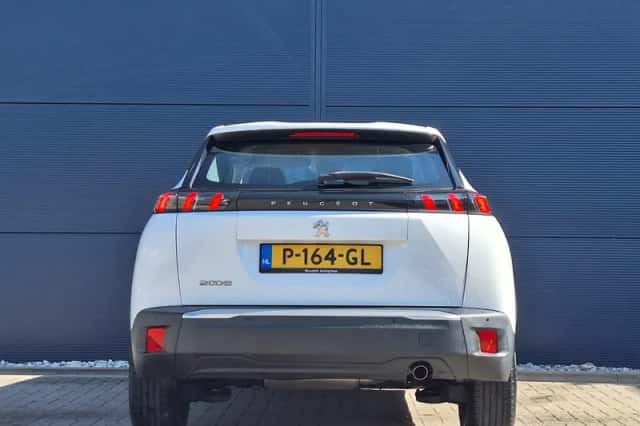 Peugeot 2008 (2022) thumbnail 4