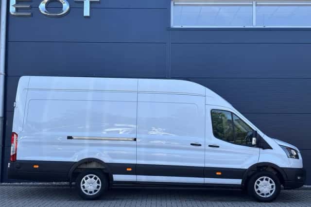 Ford Transit (2024) thumbnail 4