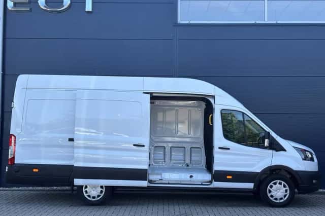 Ford Transit (2024) thumbnail 5
