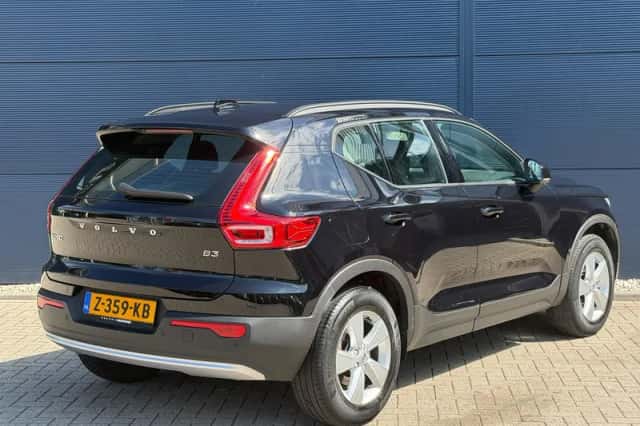 Volvo XC40 (2024) thumbnail 4