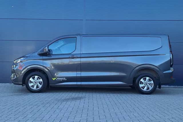 Ford Transit Custom (2024) thumbnail 2