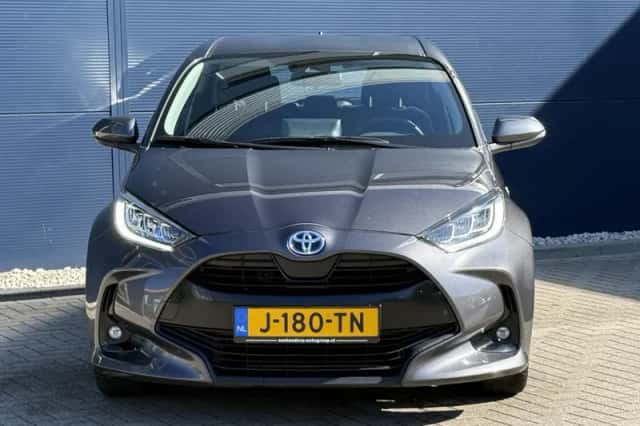 Toyota Yaris (2020) thumbnail 2