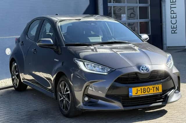 Toyota Yaris (2020) thumbnail 3